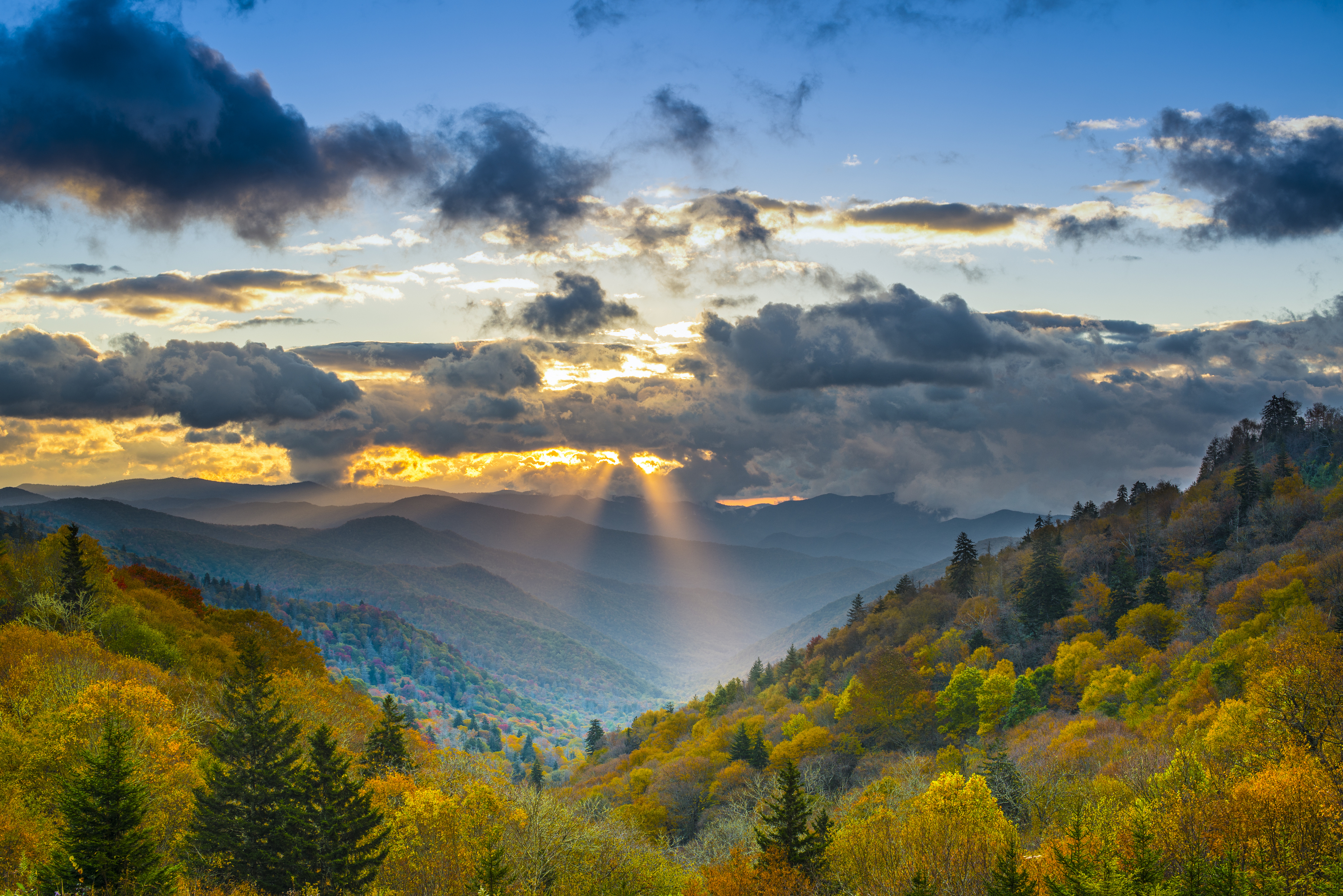 Sun rays coming through clouds in beautiful Smoky Mountains
